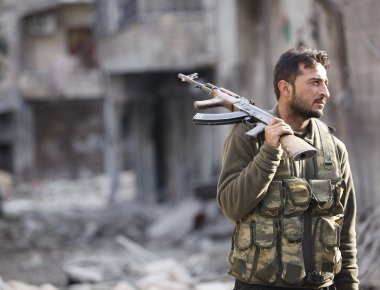 Συρία: Μαζική αυτομόληση στελεχών του FSA στις κυβερνητικές γραμμές - Οπλαρχηγός αποδείχθηκε κατάσκοπος (φωτό)